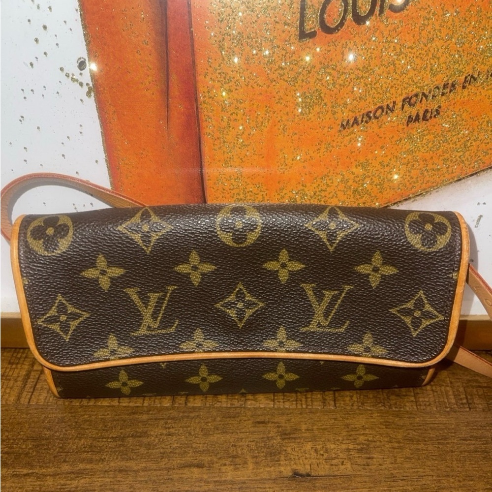 Authentic Louis Vuitton Monogram Pochette Twin PM